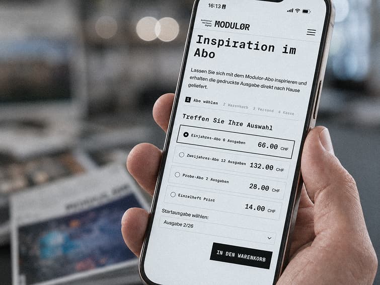 MODULØR-Shop auf dem Smartphone in der Hand: Abo-Auswahl mit den Preisen in Franken und dem Knopf in den Warenkorb